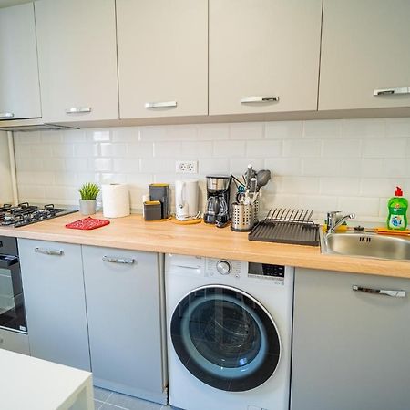 Refreshingly Chic: Newly Renovated 2Br Apartment Bucharest Luaran gambar
