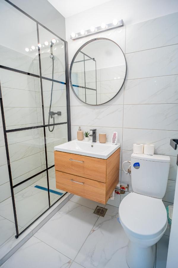 Refreshingly Chic: Newly Renovated 2Br Apartment Bucharest Luaran gambar