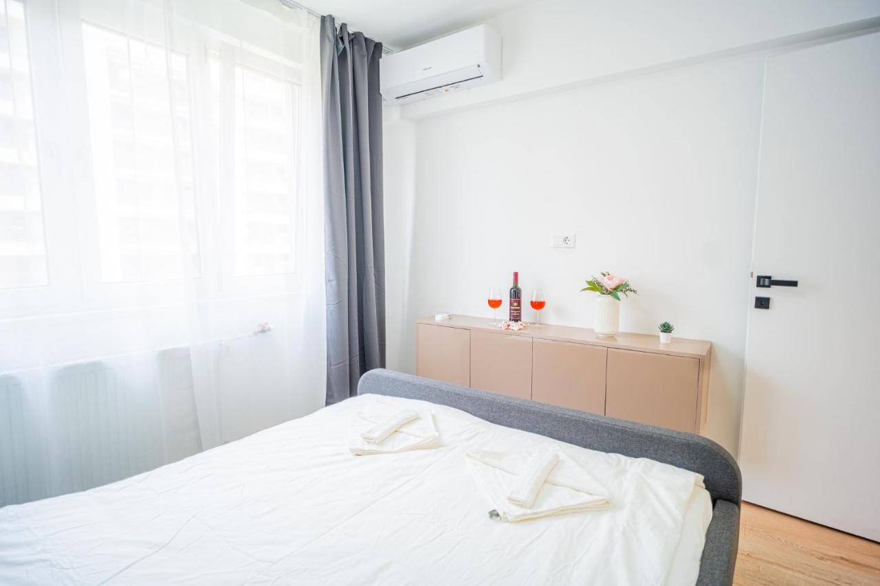 Refreshingly Chic: Newly Renovated 2Br Apartment Bucharest Luaran gambar