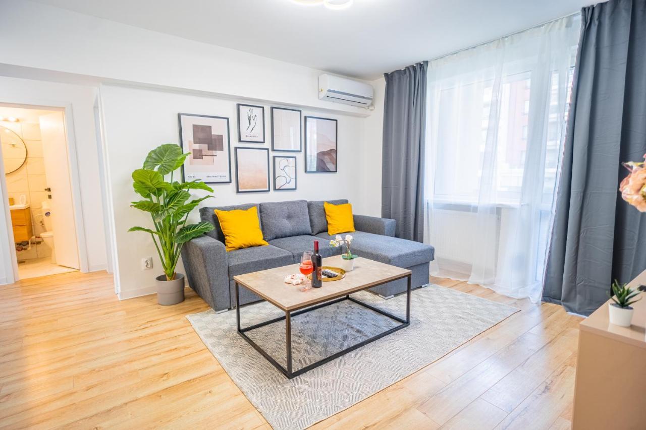 Refreshingly Chic: Newly Renovated 2Br Apartment Bucharest Luaran gambar