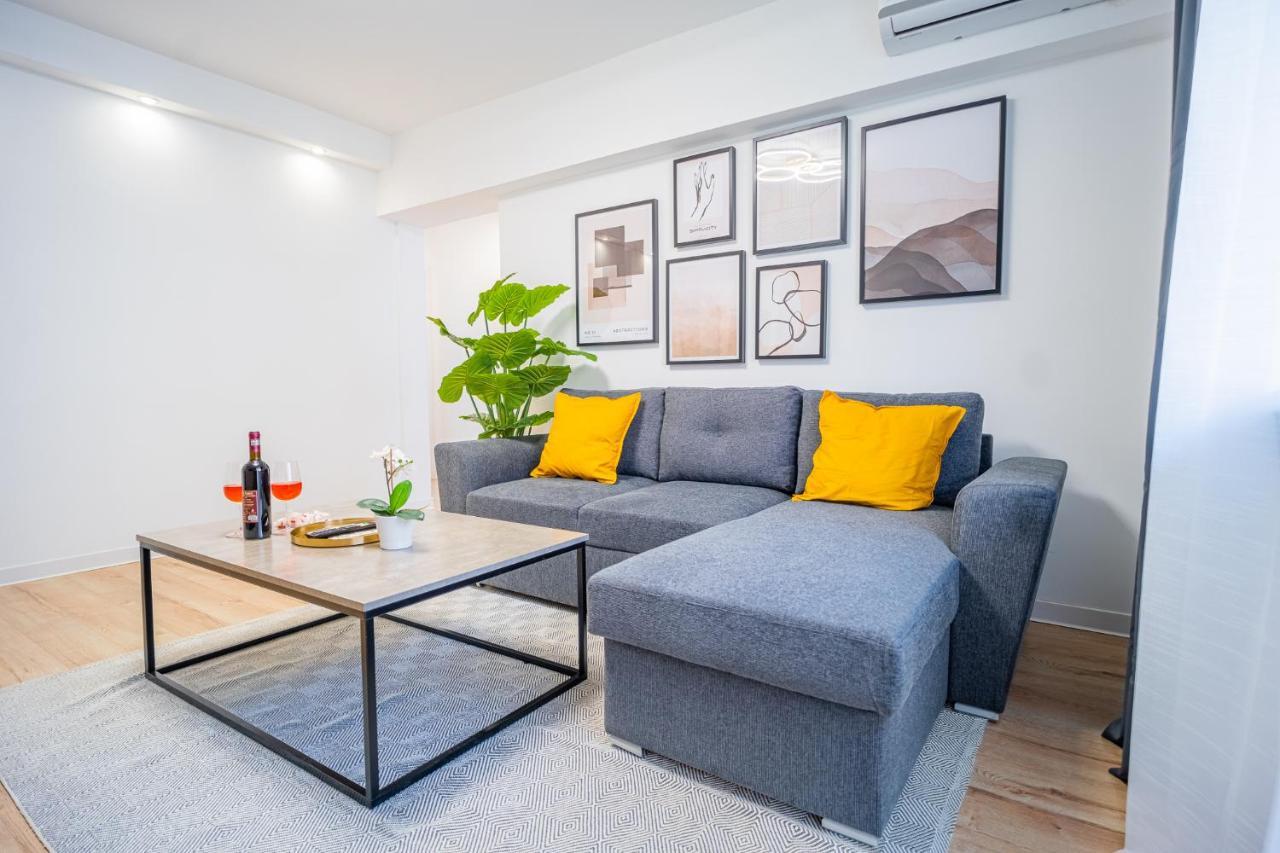 Refreshingly Chic: Newly Renovated 2Br Apartment Bucharest Luaran gambar