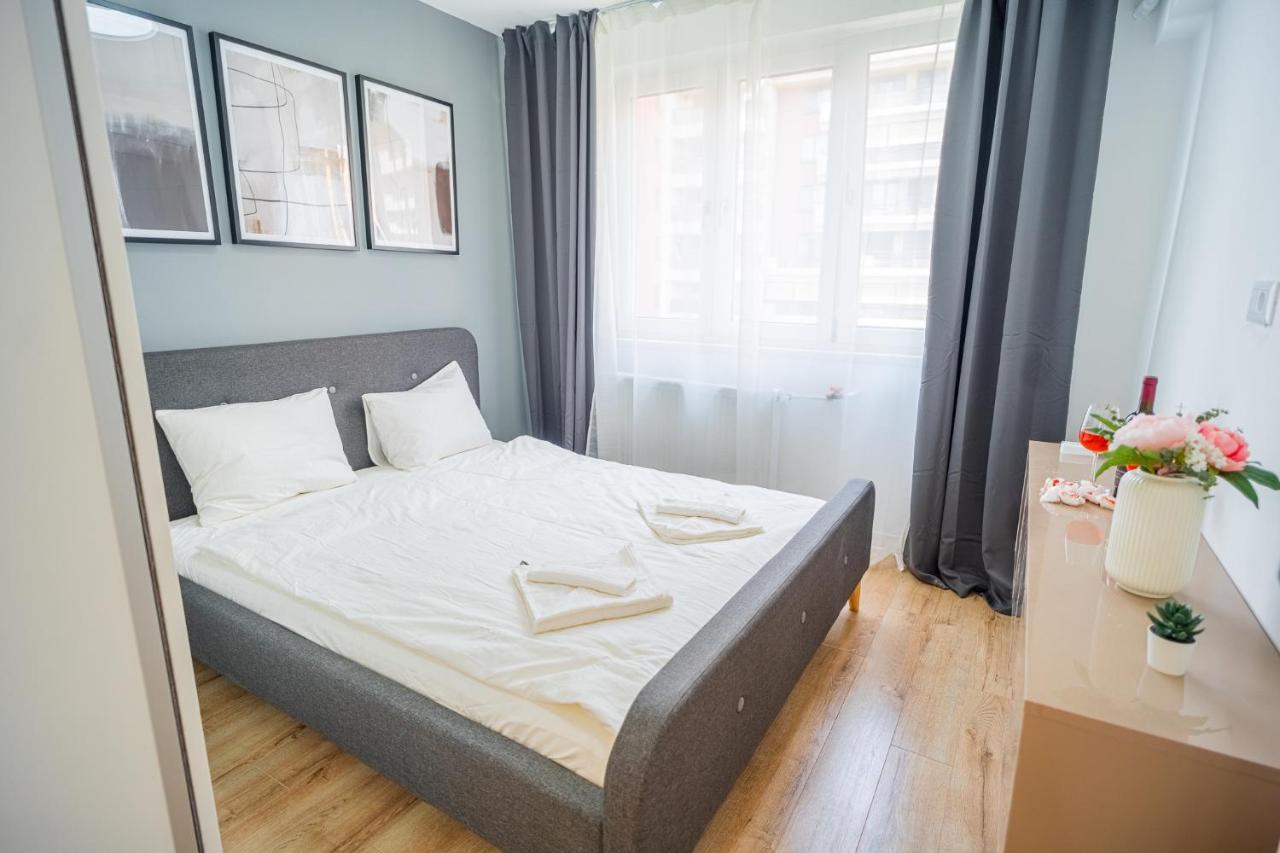 Refreshingly Chic: Newly Renovated 2Br Apartment Bucharest Luaran gambar
