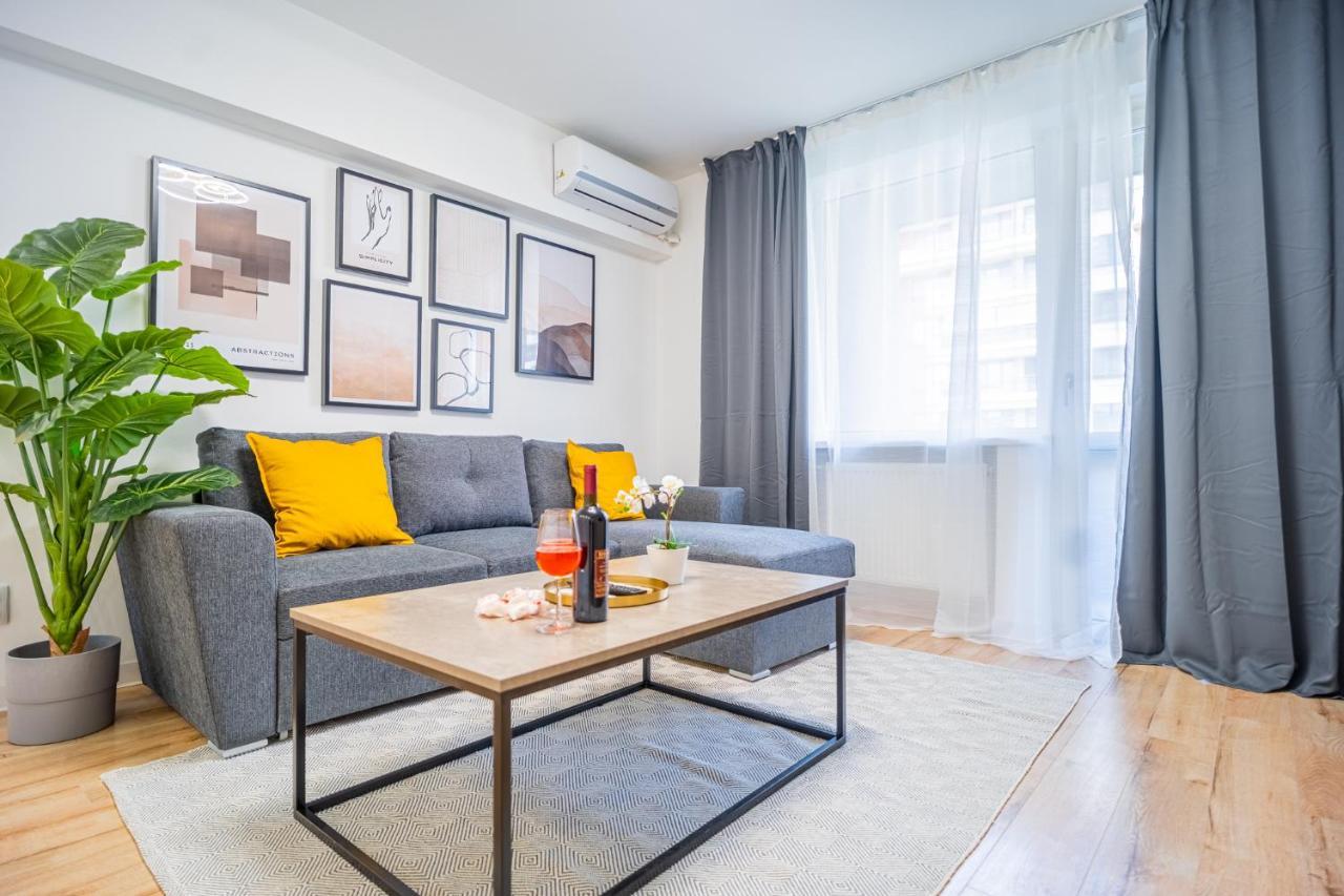 Refreshingly Chic: Newly Renovated 2Br Apartment Bucharest Luaran gambar
