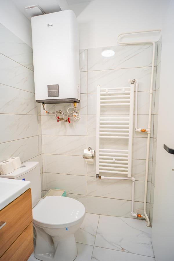 Refreshingly Chic: Newly Renovated 2Br Apartment Bucharest Luaran gambar