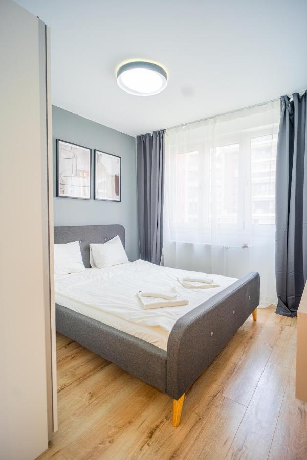 Refreshingly Chic: Newly Renovated 2Br Apartment Bucharest Luaran gambar