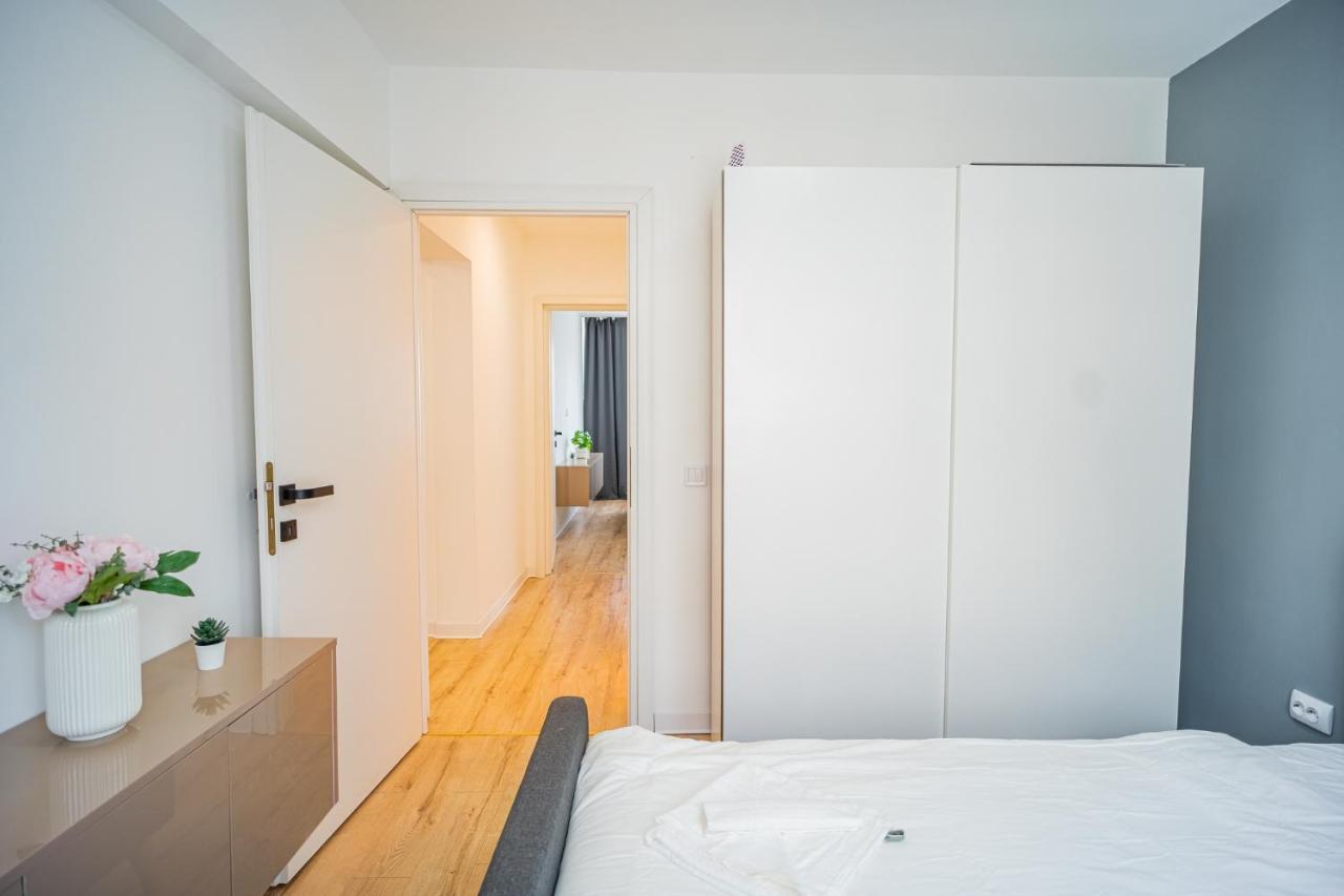Refreshingly Chic: Newly Renovated 2Br Apartment Bucharest Luaran gambar