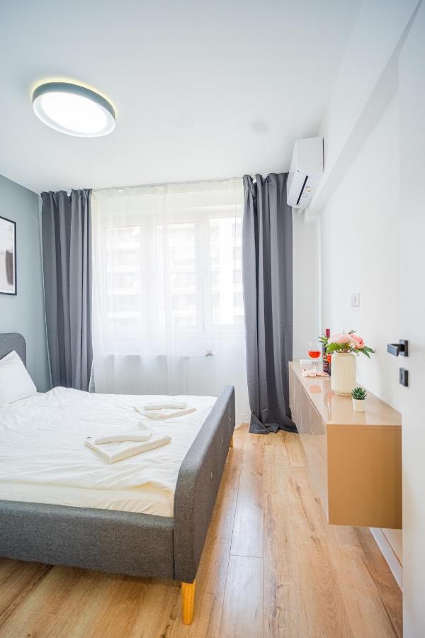 Refreshingly Chic: Newly Renovated 2Br Apartment Bucharest Luaran gambar