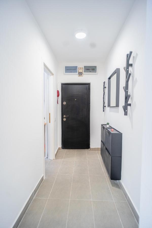Refreshingly Chic: Newly Renovated 2Br Apartment Bucharest Luaran gambar