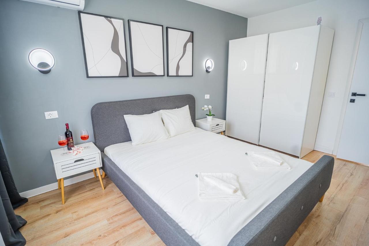 Refreshingly Chic: Newly Renovated 2Br Apartment Bucharest Luaran gambar